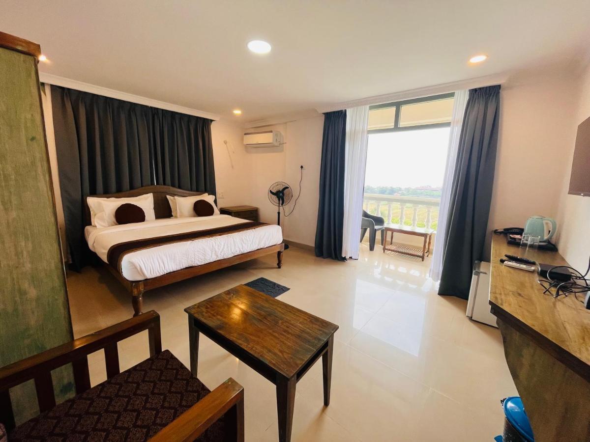 Nagas Hotel Satyavati Morjim Exterior photo