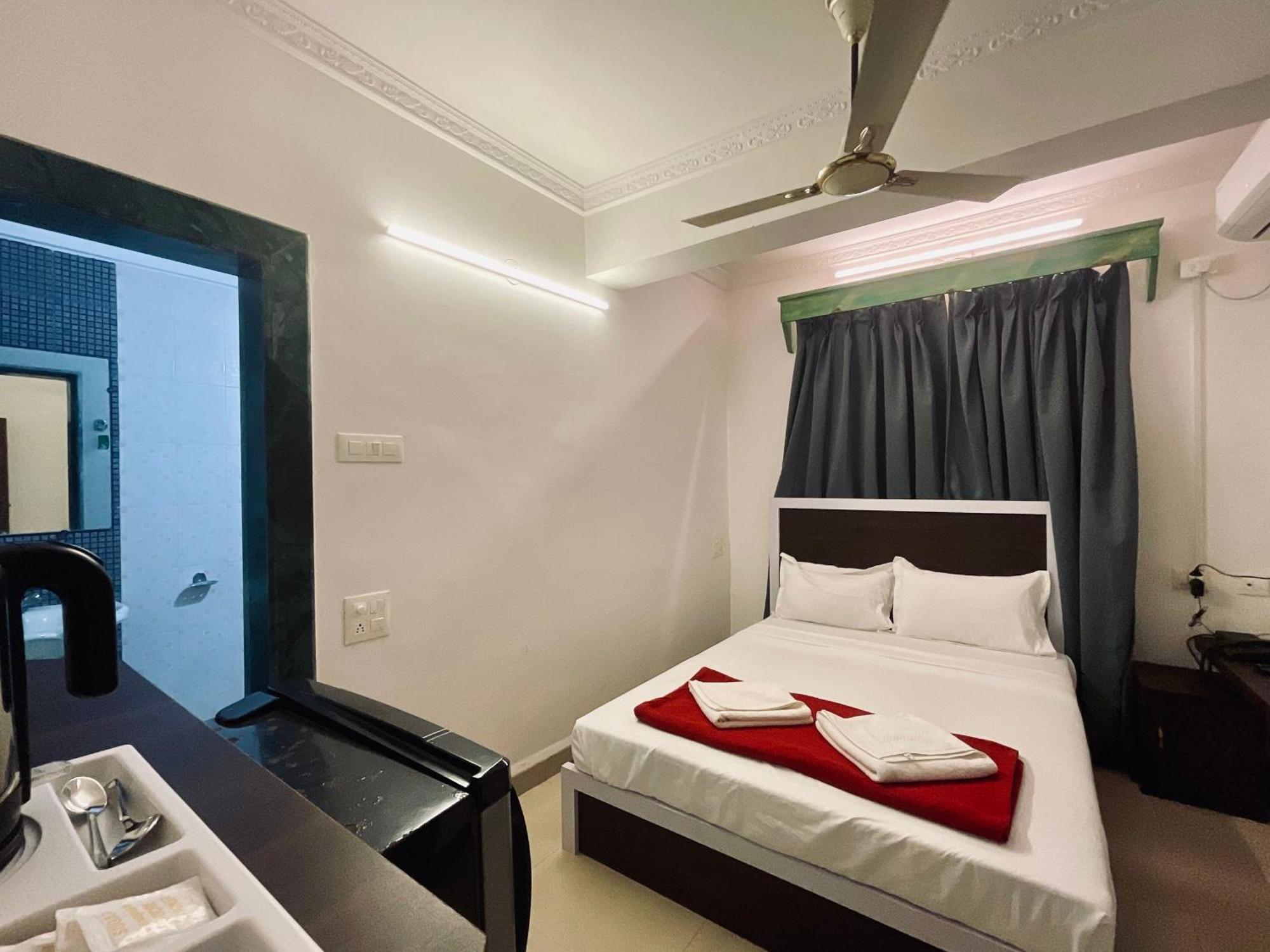 Nagas Hotel Satyavati Morjim Exterior photo