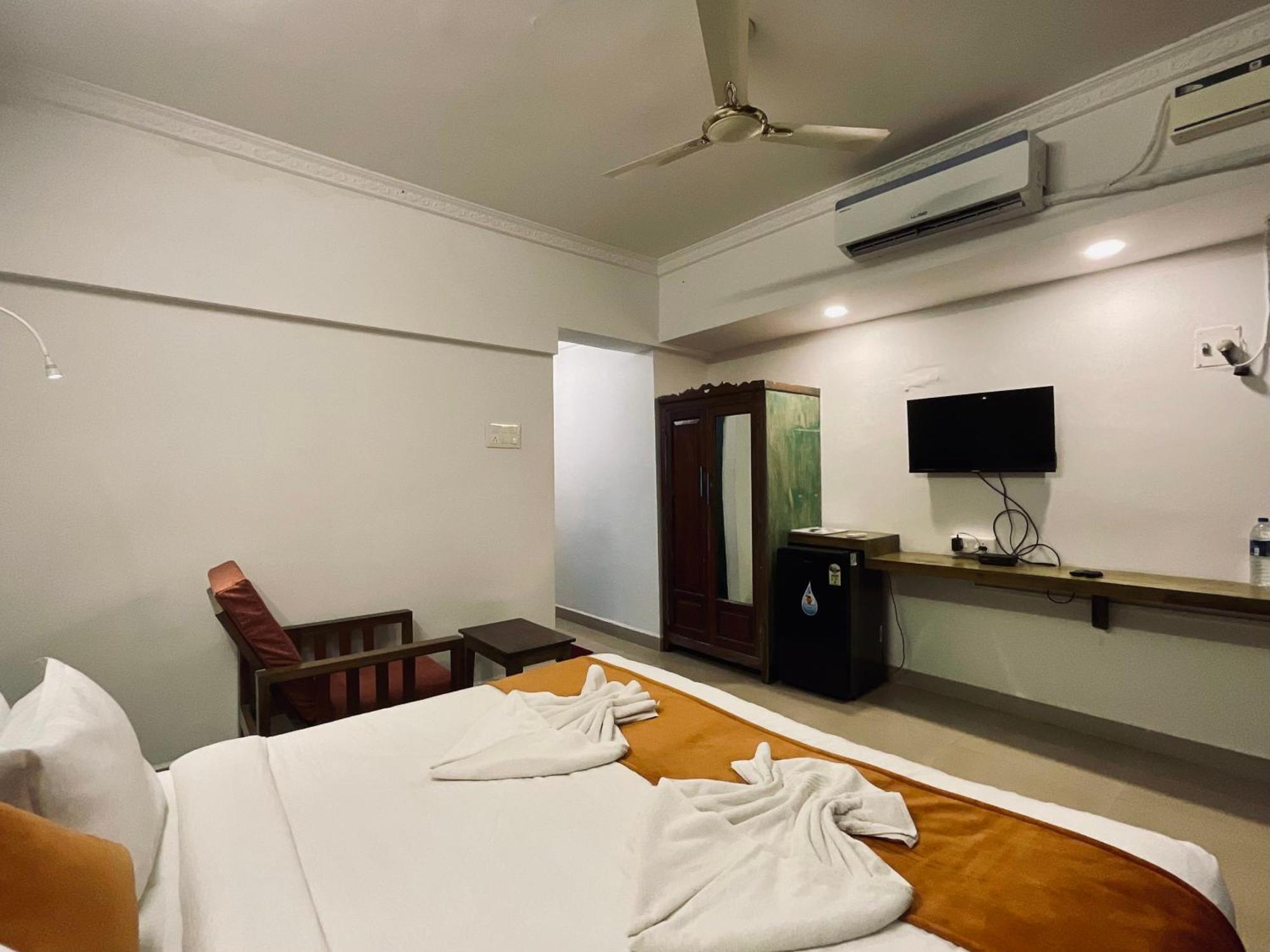 Nagas Hotel Satyavati Morjim Exterior photo